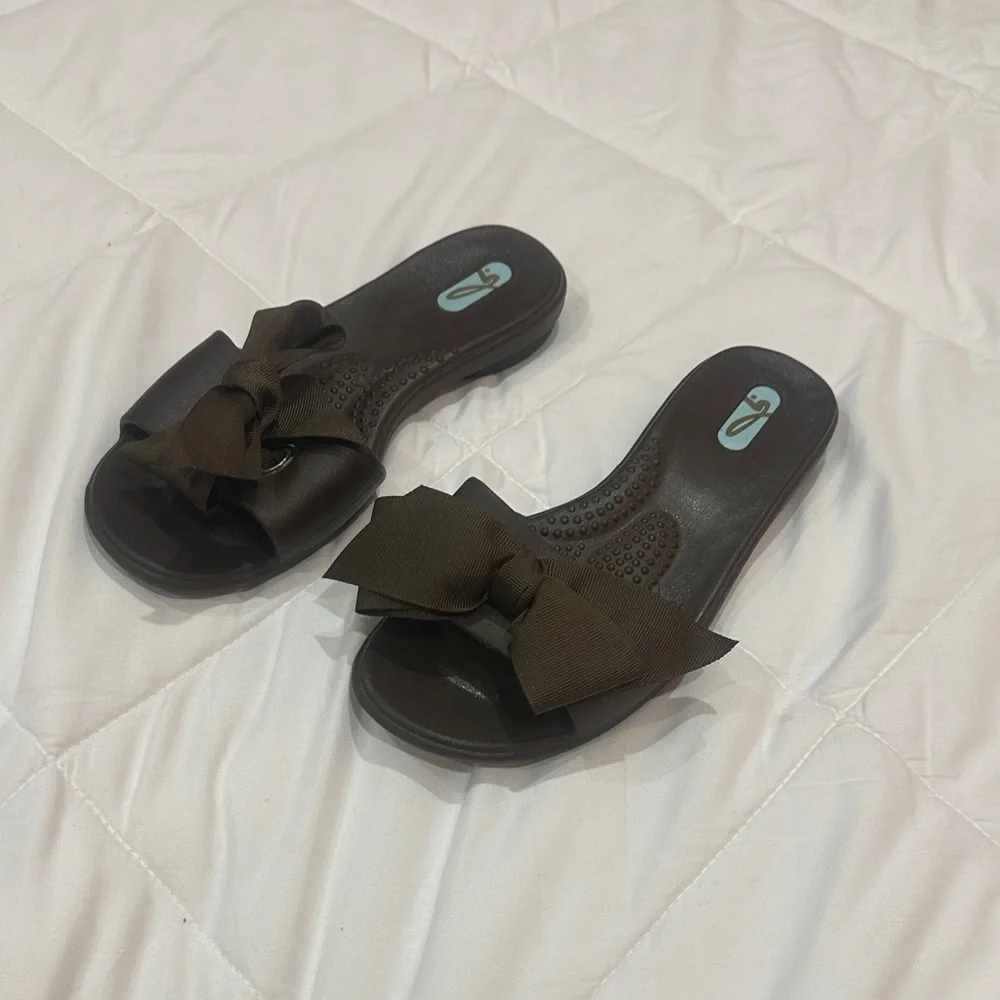 NWOT Elegant Brown Slide Sandals with Bow size 5.5